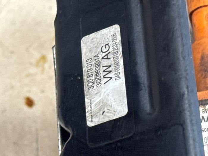 HV-kylarvätskevärmare från en Volkswagen Passat Variant (3G5) 1.4 GTE 16V 2016