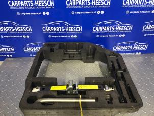 Begagnade Domkraftsset Audi A4 Pris € 50,00 Marginaltabell erbjuds av Carparts Heesch