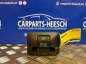 Używane Przelacznik hamulca postojowego Volvo V60 I (FW/GW) 1.6 T3 16V Cena € 20,00 Procedura marży oferowane przez Carparts Heesch