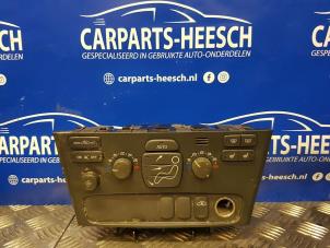 Gebruikte Kachel Bedieningspaneel Volvo XC70 (SZ) XC70 2.4 T 20V Prijs € 30,00 Margeregeling aangeboden door Carparts Heesch