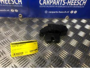 Gebruikte Achterklep Slotmechaniek Peugeot 308 (4A/C) 1.6 VTI 16V Prijs € 20,00 Margeregeling aangeboden door Carparts Heesch