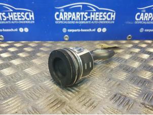 Gebruikte Zuiger Volvo C30 (EK/MK) 1.6 D2 16V Prijs € 60,00 Margeregeling aangeboden door Carparts Heesch