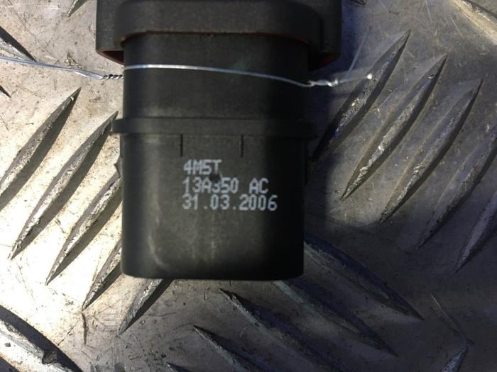 Nödbelysningsbrytare från en Ford Focus 2 Wagon 1.8 16V 2006