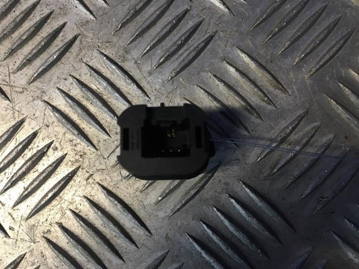 Nödbelysningsbrytare från en Ford Focus 2 Wagon 1.8 16V 2006