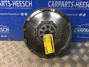 Gebruikte Dubbele massa vliegwiel Volkswagen Passat Variant (3C5) 2.0 FSI 16V Prijs € 150,00 Margeregeling aangeboden door Carparts Heesch