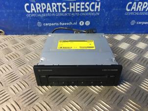 Używane Zmieniarka CD Volkswagen Passat Variant (3C5) 2.0 FSI 16V Cena € 75,00 Procedura marży oferowane przez Carparts Heesch