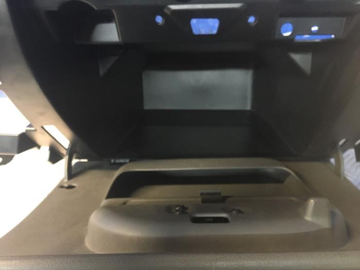 Handskfack från en Ford C-Max (DM2) 2.0 16V 2009