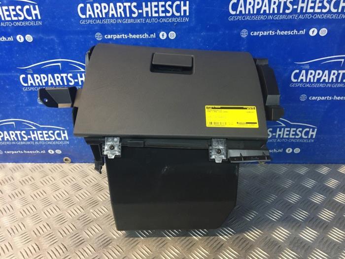 Handskfack från en Ford C-Max (DM2) 2.0 16V 2009