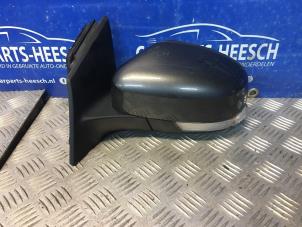 Gebruikte Spiegel Buiten links Ford Focus 3 Wagon 1.0 Ti-VCT EcoBoost 12V 100 Prijs € 100,00 Margeregeling aangeboden door Carparts Heesch