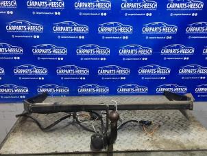 Używane Hak holowniczy Ford B-Max (JK8) 1.0 EcoBoost 12V 100 Cena na żądanie oferowane przez Carparts Heesch