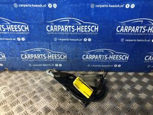 Begagnade Gångjärn, motorhuv Ford Focus 3 Wagon 1.0 Ti-VCT EcoBoost 12V 100 Pris € 40,00 Marginaltabell erbjuds av Carparts Heesch