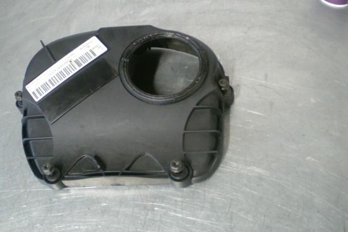 Kamremsskydd från en Audi A4 2013