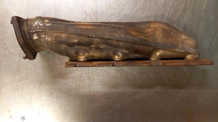 Uitlaatspruitstuk van een Audi Q7 (4LB) 4.2 FSI V8 32V 2008