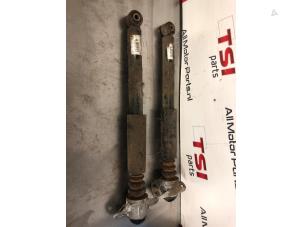 Używane Zestaw amortyzatorów Volkswagen Passat Variant (365) 1.4 TSI 16V Cena € 40,00 Z VAT oferowane przez TSI-Parts / Allmotorparts B.V.