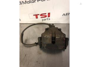 Używane Zacisk hamulcowy prawy przód Volkswagen Passat Variant (365) 1.4 TSI 16V Cena € 20,00 Z VAT oferowane przez TSI-Parts / Allmotorparts B.V.