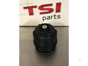 Gebruikte Oliefilter deksel Audi RS 6 Avant (C7) 4.0 V8 TFSI 32V Prijs € 20,00 Inclusief btw aangeboden door TSI-Parts / Allmotorparts B.V.