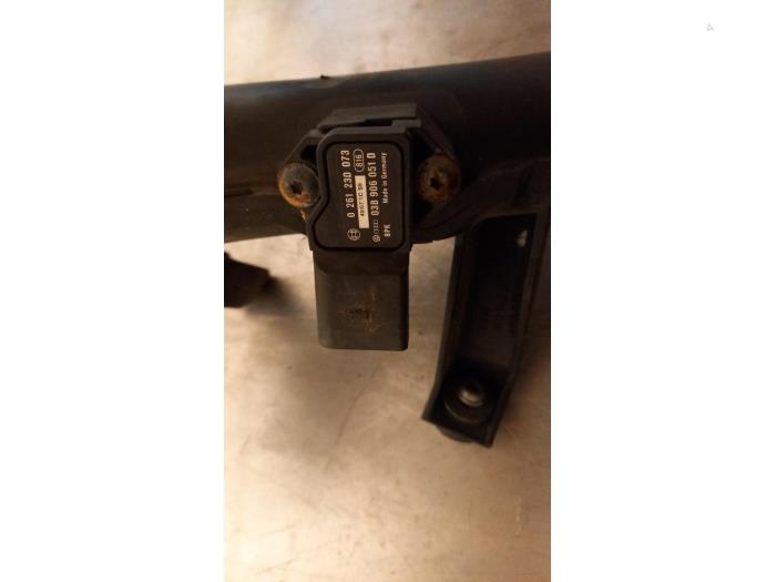 Laddluftkylarrör från en Audi A3 (8P1) 1.8 16V TFSI 2010