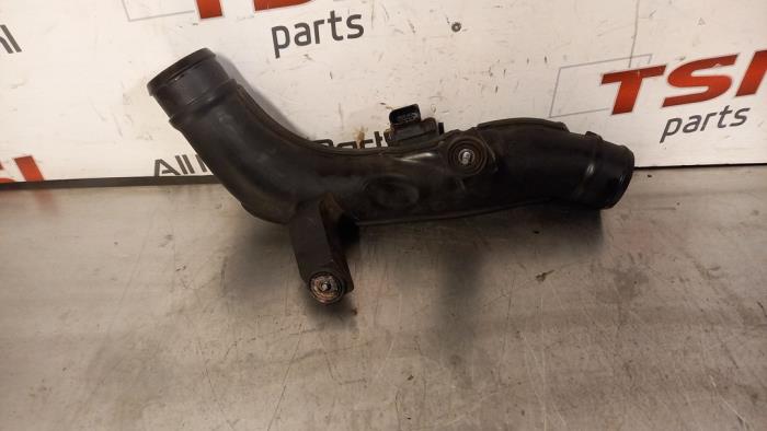 Laddluftkylarrör från en Audi A3 (8P1) 1.8 16V TFSI 2010