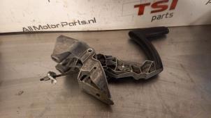 Begagnade Parkeringsbromsspak Audi A3 (8P1) 1.8 16V TFSI Pris € 25,00 Inklusive moms erbjuds av TSI-Parts / Allmotorparts B.V.