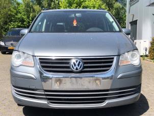Begagnade Främre stötfångare Volkswagen Touran (1T1/T2) 1.4 16V TSI 140 Pris € 175,00 Inklusive moms erbjuds av TSI-Parts / Allmotorparts B.V.