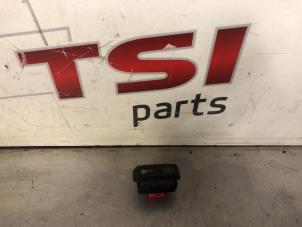 Begagnade Centrallåsbrytare Volkswagen Transporter T5 2.0 BiFuel Pris € 9,99 Inklusive moms erbjuds av TSI-Parts / Allmotorparts B.V.