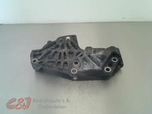 Begagnade Motorfäste Opel Vivaro 2.0 CDTI Pris € 47,25 Marginaltabell erbjuds av C&J Bedrijfsauto's & Onderdelen