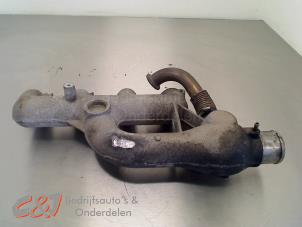 Gebruikte Inlaatspruitstuk Opel Vivaro 1.9 DTI 16V Prijs € 52,50 Margeregeling aangeboden door C&J Bedrijfsauto's & Onderdelen