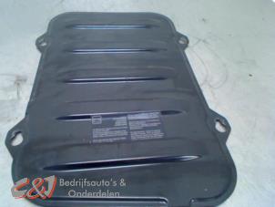 Gebruikte Accubak Opel Vivaro 2.5 DTI 16V Prijs € 26,25 Margeregeling aangeboden door C&J Bedrijfsauto's & Onderdelen