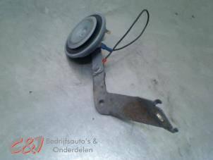 Begagnade Signalhorn Opel Vivaro 1.9 DTI 16V Pris € 15,75 Marginaltabell erbjuds av C&J Bedrijfsauto's & Onderdelen