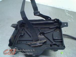 Używane Pojemnik na akumulator Fiat Fiorino (225) 1.3 D 16V Multijet Cena € 26,25 Procedura marży oferowane przez C&J Bedrijfsauto's & Onderdelen