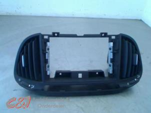 Używane Kratka wentylacyjna deski rozdzielczej Fiat Doblo Cargo (263) 1.3 D Multijet Cena € 31,50 Procedura marży oferowane przez C&J Bedrijfsauto's & Onderdelen