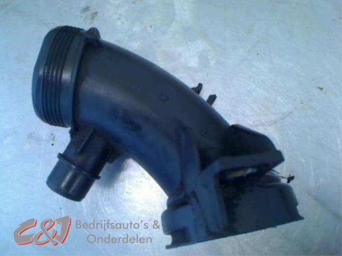 Turbo Pijp van een Peugeot Partner Tepee (7A/B/C/D/E/F/G/J/P/S) 1.6 HDI 75 2010