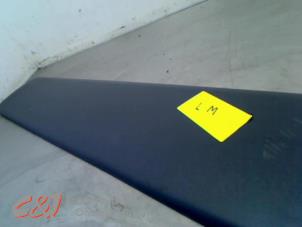 Begagnade Dekorstripe Opel Vivaro 2.5 CDTI 16V Pris € 36,75 Marginaltabell erbjuds av C&J Bedrijfsauto's & Onderdelen