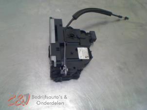 Begagnade Dörrlåsmekanism, 2-dörrars, höger Peugeot Boxer (U9) 2.2 HDi 120 Euro 4 Pris € 52,50 Marginaltabell erbjuds av C&J Bedrijfsauto's & Onderdelen