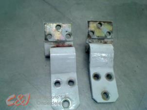 Begagnade Gångjärnssats Fiat Ducato (243/244/245) 2.3 JTD 16V Pris € 26,25 Marginaltabell erbjuds av C&J Bedrijfsauto's & Onderdelen