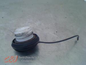 Gebruikte Tankdop Nissan Navara (D40) 2.5 dCi 16V 4x4 Prijs € 15,75 Margeregeling aangeboden door C&J Bedrijfsauto's & Onderdelen