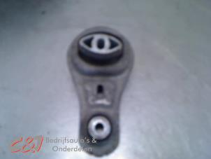 Begagnade Motorfäste Renault Master III (FV) 2.3 dCi 110 16V FWD Pris € 26,25 Marginaltabell erbjuds av C&J Bedrijfsauto's & Onderdelen