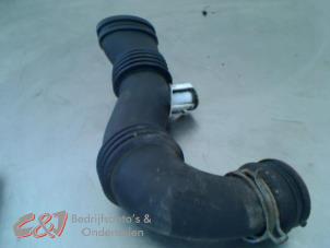 Gebruikte Aanzuigslang Lucht Peugeot Partner (GC/GF/GG/GJ/GK) 1.6 HDI 75 16V Prijs € 21,00 Margeregeling aangeboden door C&J Bedrijfsauto's & Onderdelen