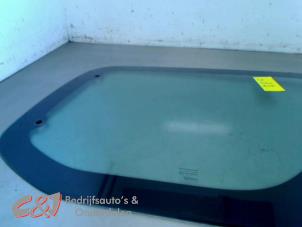 Używane Szyba drzwi zaladunkowych bocznych Peugeot Partner Tepee (7A/B/C/D/E/F/G/J/P/S) 1.6 HDI 75 Cena € 47,25 Procedura marży oferowane przez C&J Bedrijfsauto's & Onderdelen