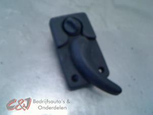 Gebruikte Schuifdeur Slotmechaniek rechts Opel Movano (4A1; 4A2; 4B2; 4B3; 4C2; 4C3) 2.5 CDTI 16V DPF Prijs € 15,75 Margeregeling aangeboden door C&J Bedrijfsauto's & Onderdelen