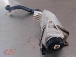 Begagnade Styrservotank Fiat Ducato (250) 2.3 D 130 Multijet Pris € 42,00 Marginaltabell erbjuds av C&J Bedrijfsauto's & Onderdelen