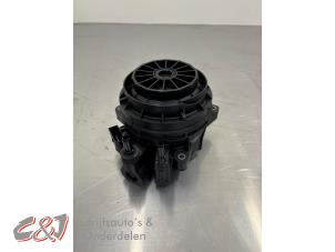 Begagnade Bränslefilterhus Mercedes Vito (447.6) 2.0 116 CDI 16V Pris € 47,25 Marginaltabell erbjuds av C&J Bedrijfsauto's & Onderdelen