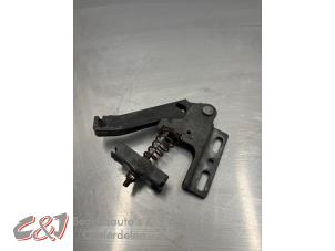 Begagnade Parkeringsbromsmekanism Mercedes Vito (447.6) 2.0 116 CDI 16V Pris € 31,50 Marginaltabell erbjuds av C&J Bedrijfsauto's & Onderdelen