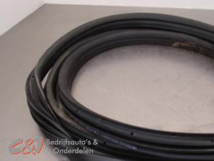 Gebruikte Portierrubber 2Deurs rechts Ford Transit 2.0 TDCi 16V Eco Blue 170 RWD Prijs € 36,75 Margeregeling aangeboden door C&J Bedrijfsauto's & Onderdelen