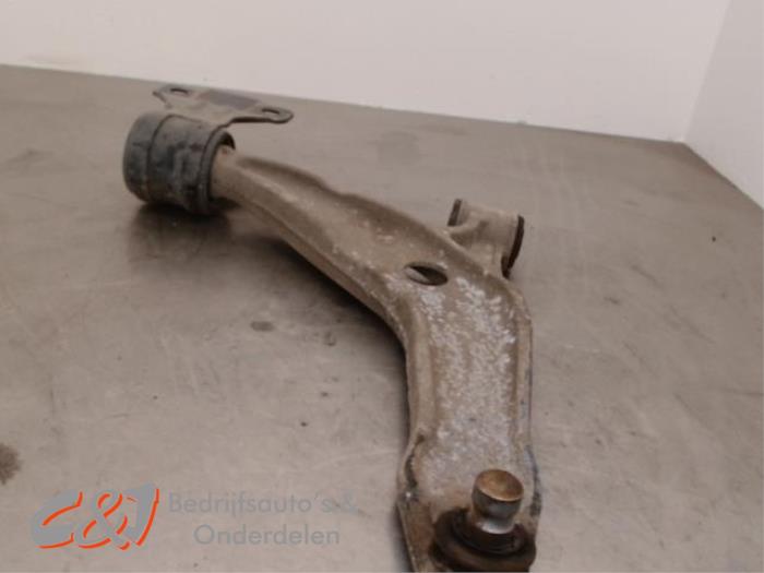 Främre gaffelben, höger från en Ford Tourneo Connect/Grand Tourneo Connect 1.5 EcoBlue 2021