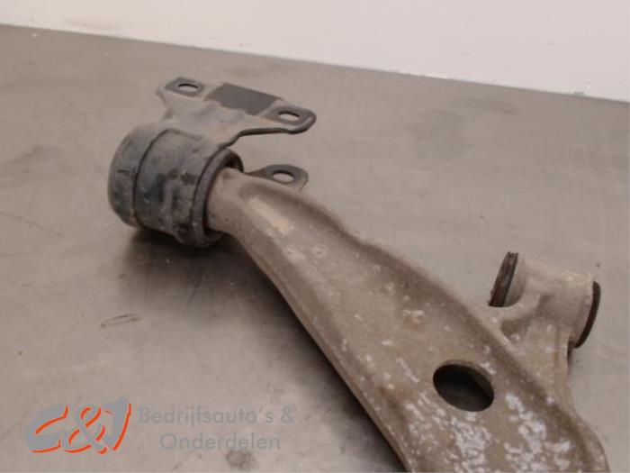 Främre gaffelben, höger från en Ford Tourneo Connect/Grand Tourneo Connect 1.5 EcoBlue 2021