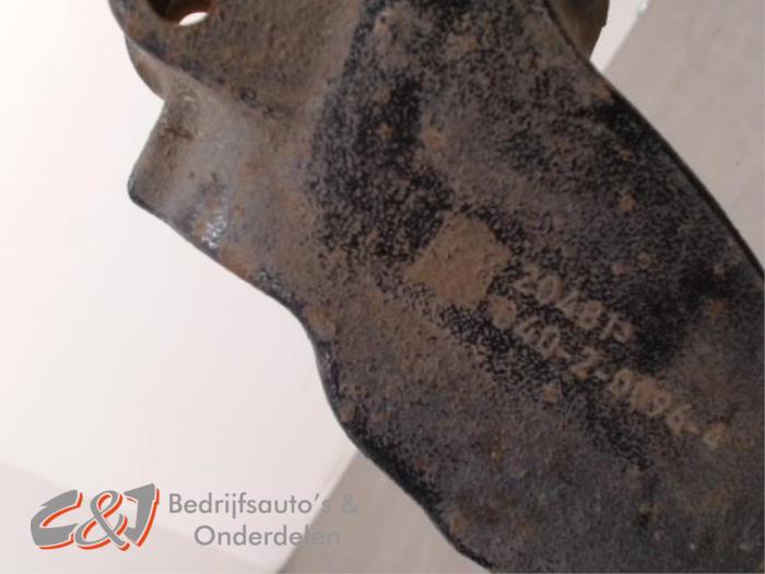 Spindel, höger fram från en Ford Tourneo Connect/Grand Tourneo Connect 1.5 EcoBlue 2021