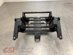 Używane Radio Rózne Renault Trafic (1FL/2FL/3FL/4FL) 1.6 dCi 140 Twin Turbo Cena € 26,25 Procedura marży oferowane przez C&J Bedrijfsauto's & Onderdelen