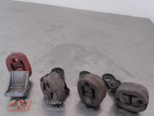 Gebruikte Uitlaatsteun Volkswagen Caddy Cargo V (SBA/SBH) 2.0 TDI BlueMotionTechnology Prijs € 26,25 Margeregeling aangeboden door C&J Bedrijfsauto's & Onderdelen