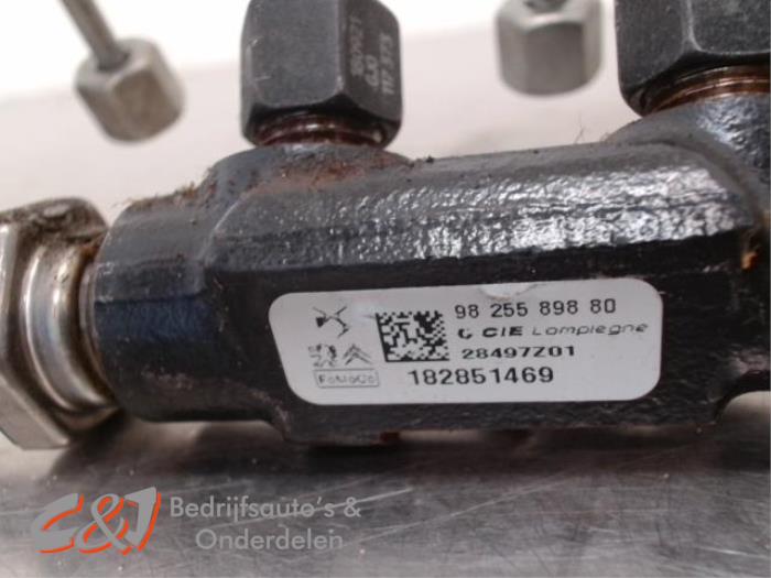 Bränsleinsprutningsmunstycke från en Ford Tourneo Connect/Grand Tourneo Connect 1.5 EcoBlue 2021